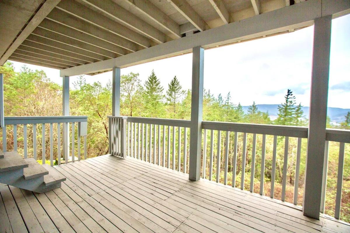 Stunning Home With Amazing Views Near The City Victoria Exterior foto